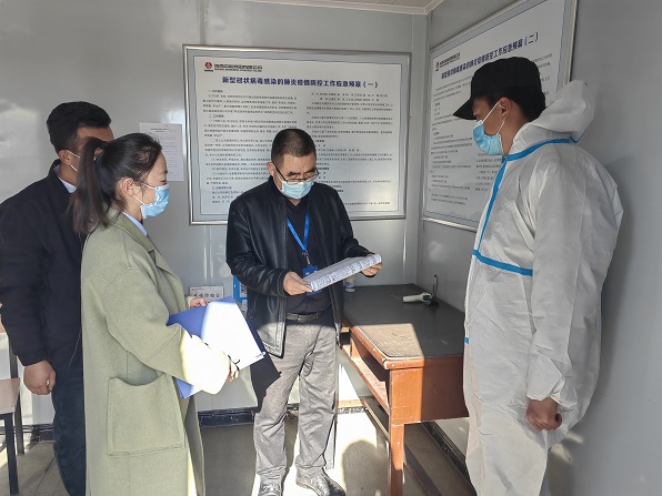 公司纪委对公司门卫疫情防控检查，，，，赵宣烨拍摄.jpg